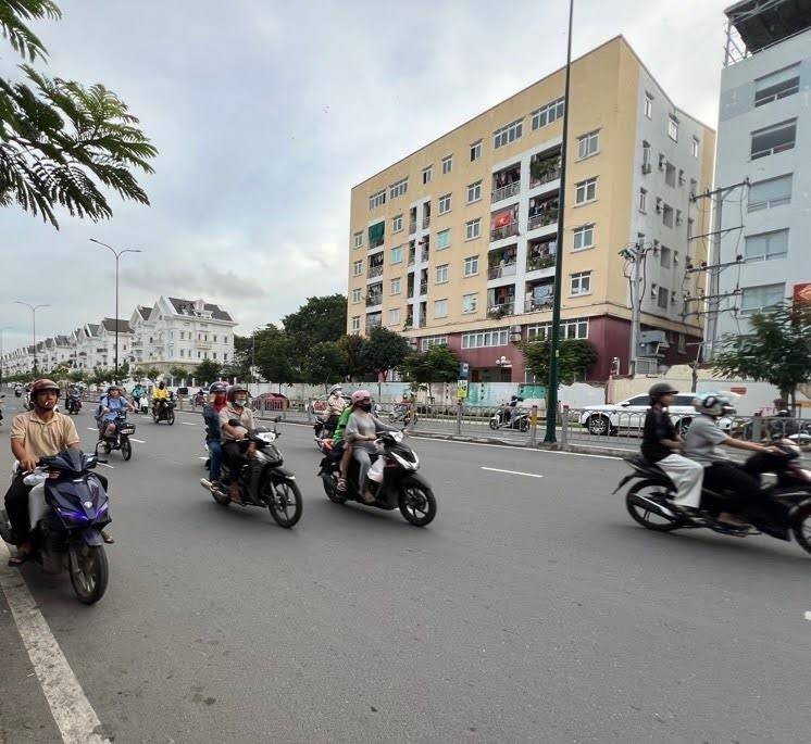 Bán nhà Dương Quảng Hàm, Gò Vấp, hẻm xe hơi, 56m², 5 tầng, gần Emart, giá 7.5 tỷ tl